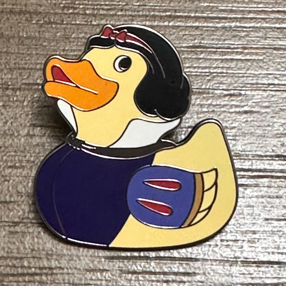 Disney Parks Ducks of Disney Pin - Series 2  - Snow White - 2026